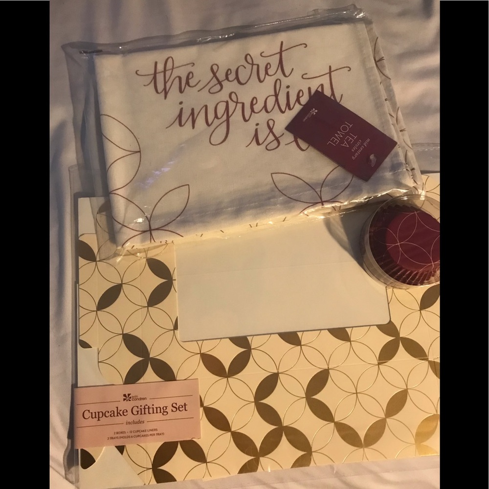ERIN CONDREN CUPCAKE GIFTING SET & TEA TOWEL NEW